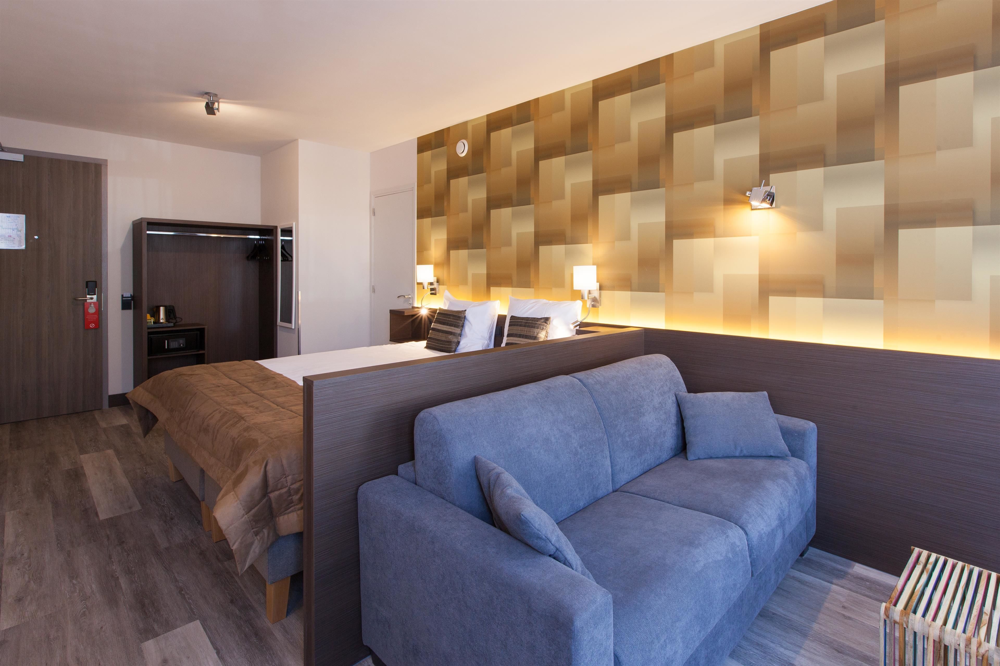 in-room safe, individually decorated, individually furnished, desk