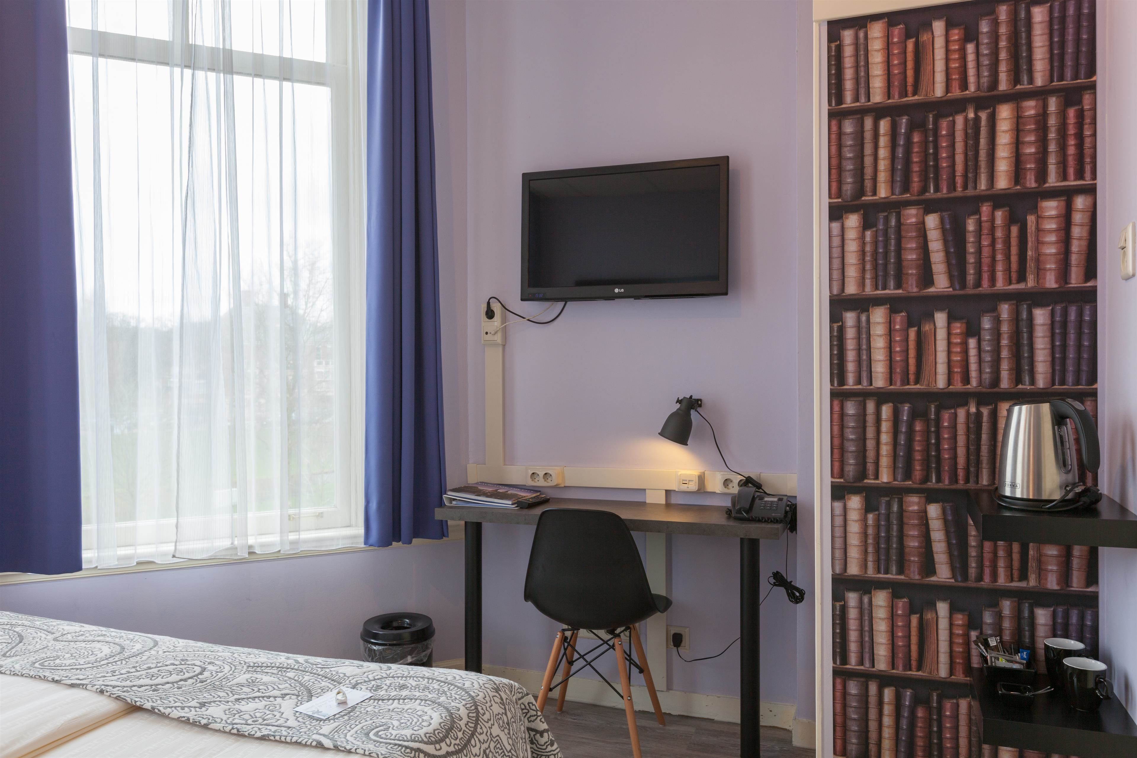 economy room, 1 king bed, non smoking (small room) | in-room safe, individually decorated, individually furnished, desk