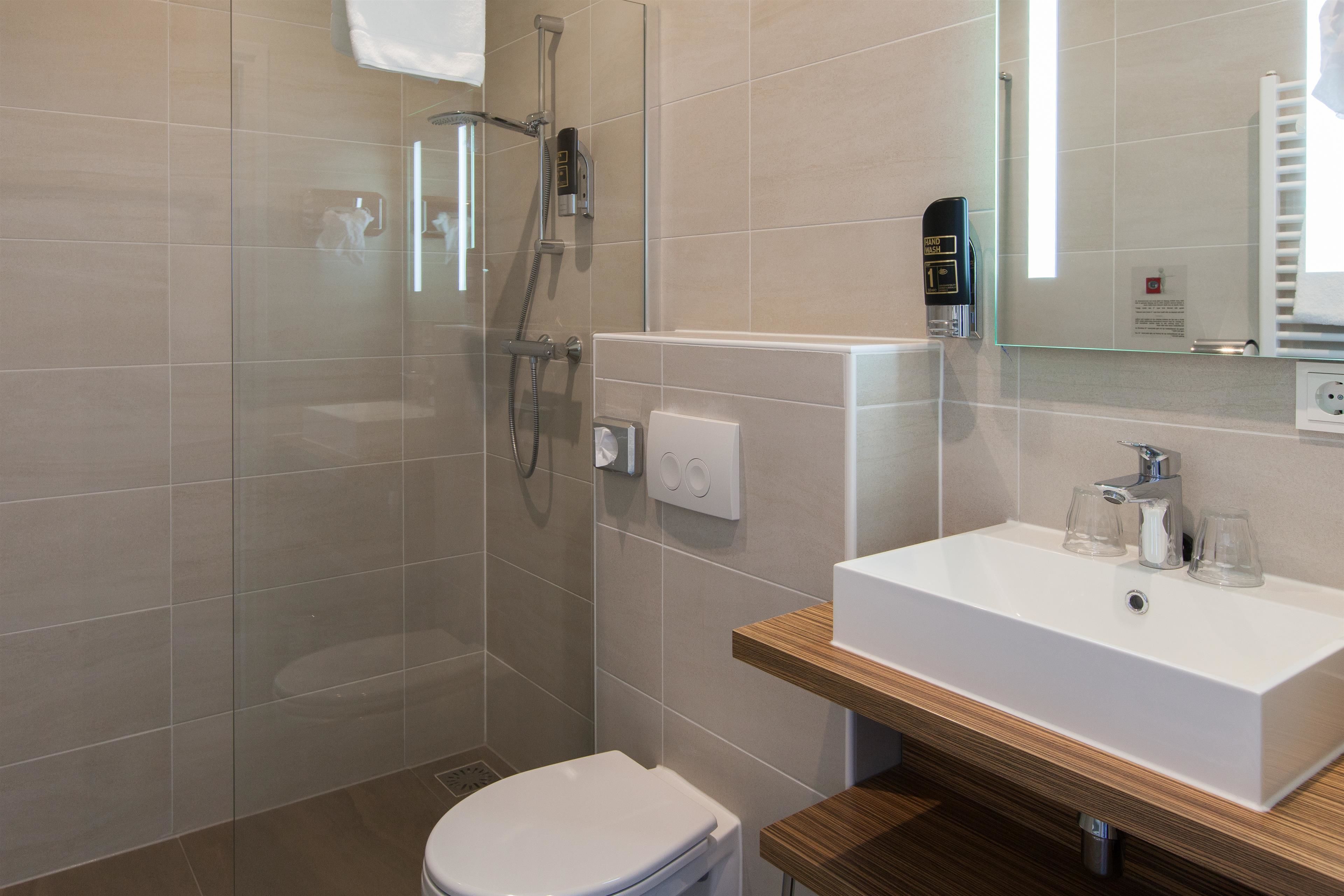 shower, free toiletries, hair dryer, towels