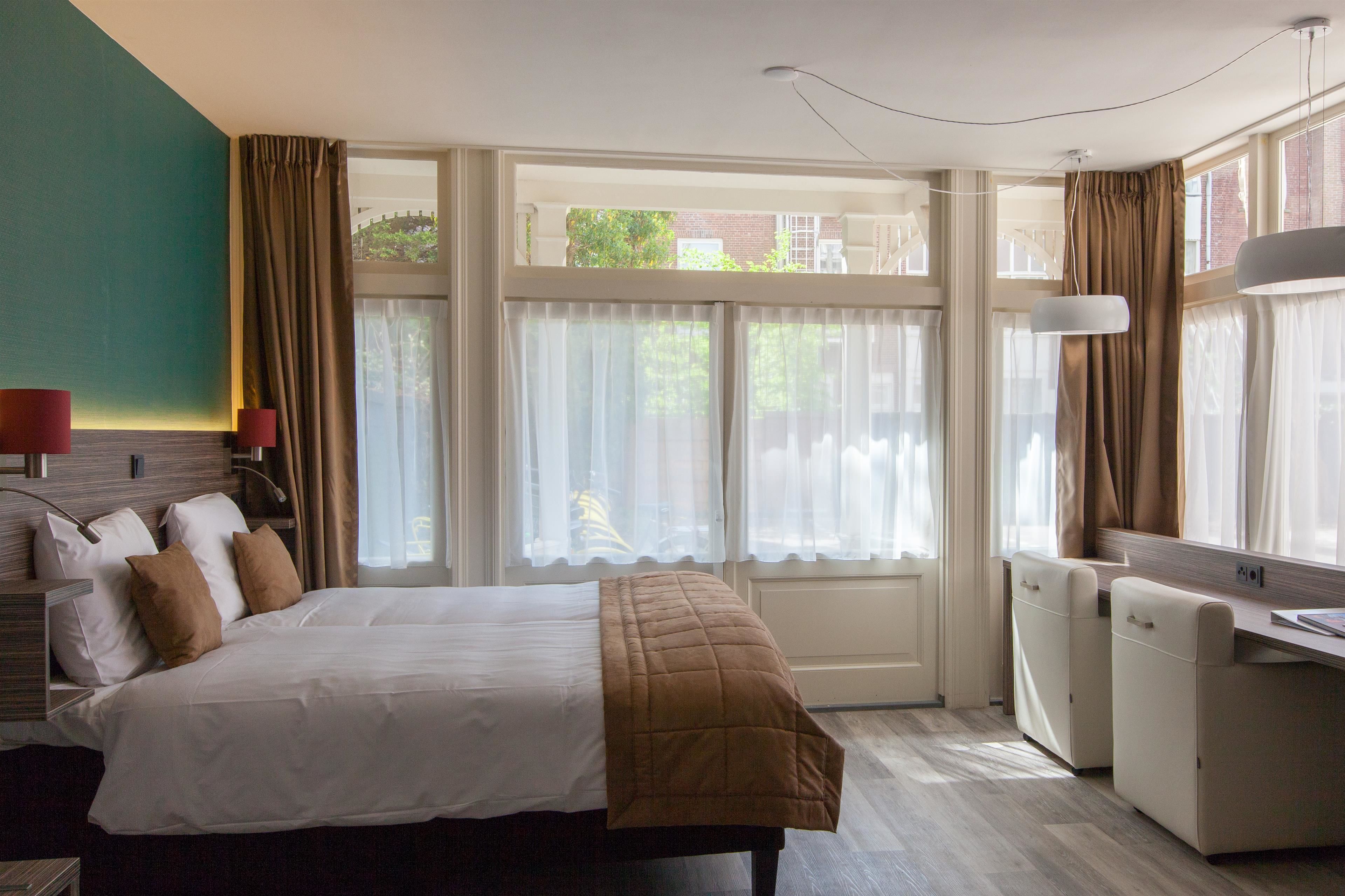 in-room safe, individually decorated, individually furnished, desk