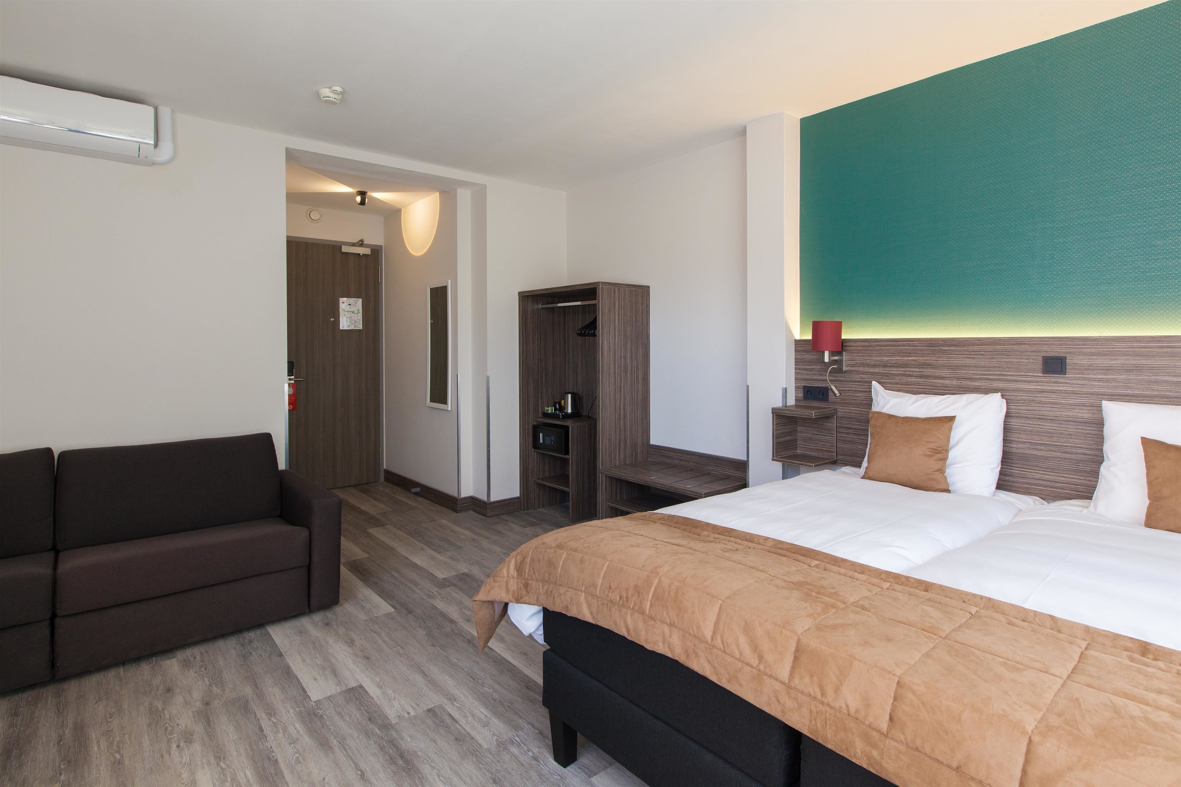 in-room safe, individually decorated, individually furnished, desk