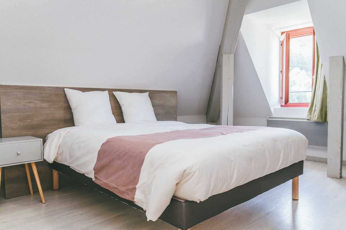 Insonorización, wifi gratis y ropa de cama
