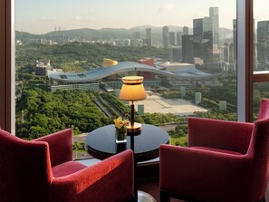 Premium bedding, minibar, in-room safe, desk - Futian Shangri-La Shenzhen (Shenzhen)