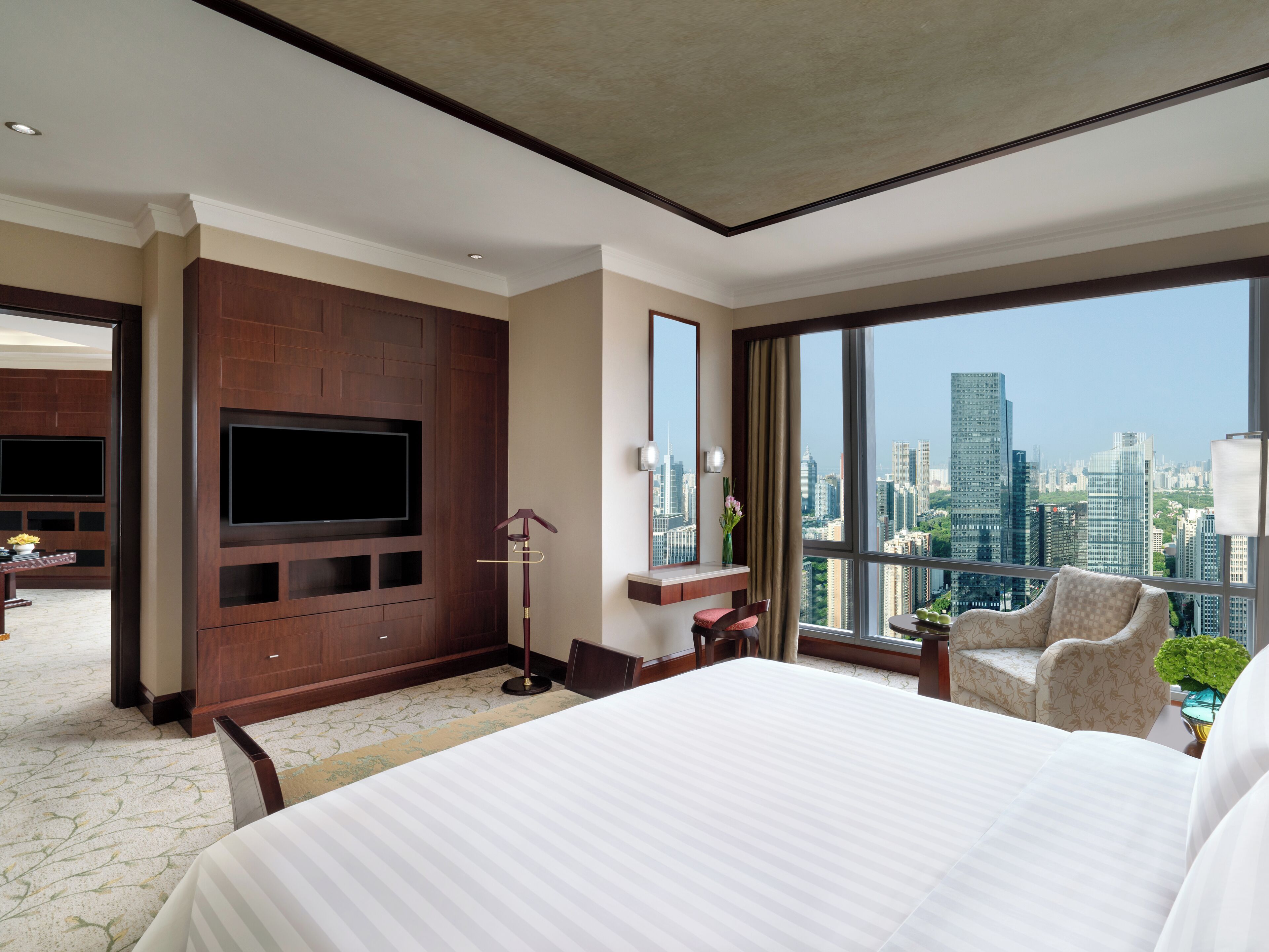 Executive Suite, 1 King Bed | Premium bedding, minibar, in-room safe, desk