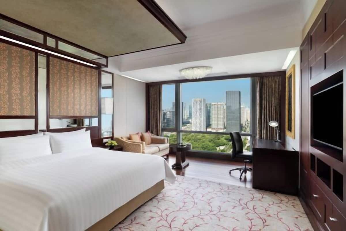 Premium bedding, minibar, in-room safe, desk