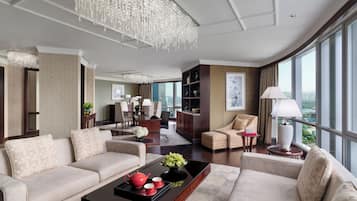 Deluxe Suite | Premium bedding, minibar, in-room safe, desk