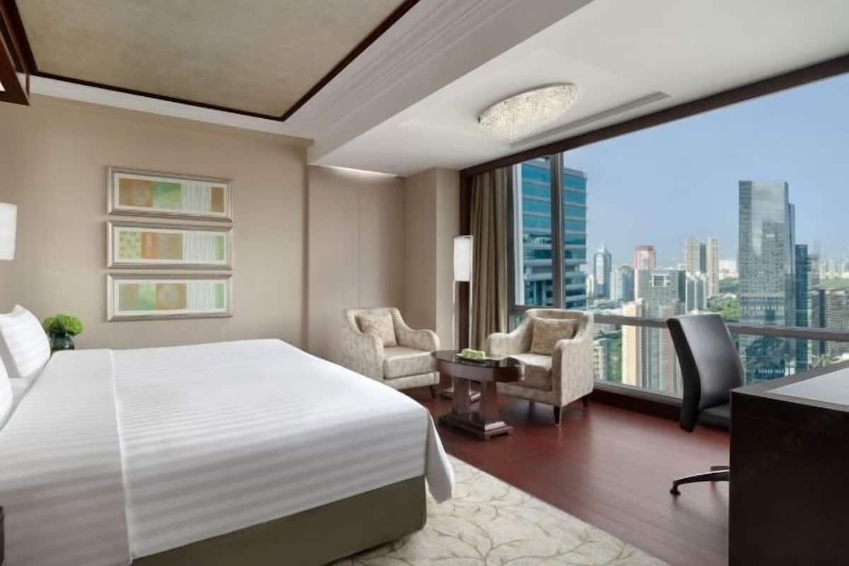 Premium bedding, minibar, in-room safe, desk