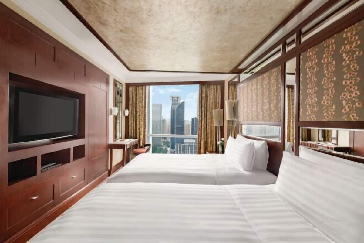 Premium bedding, minibar, in-room safe, desk