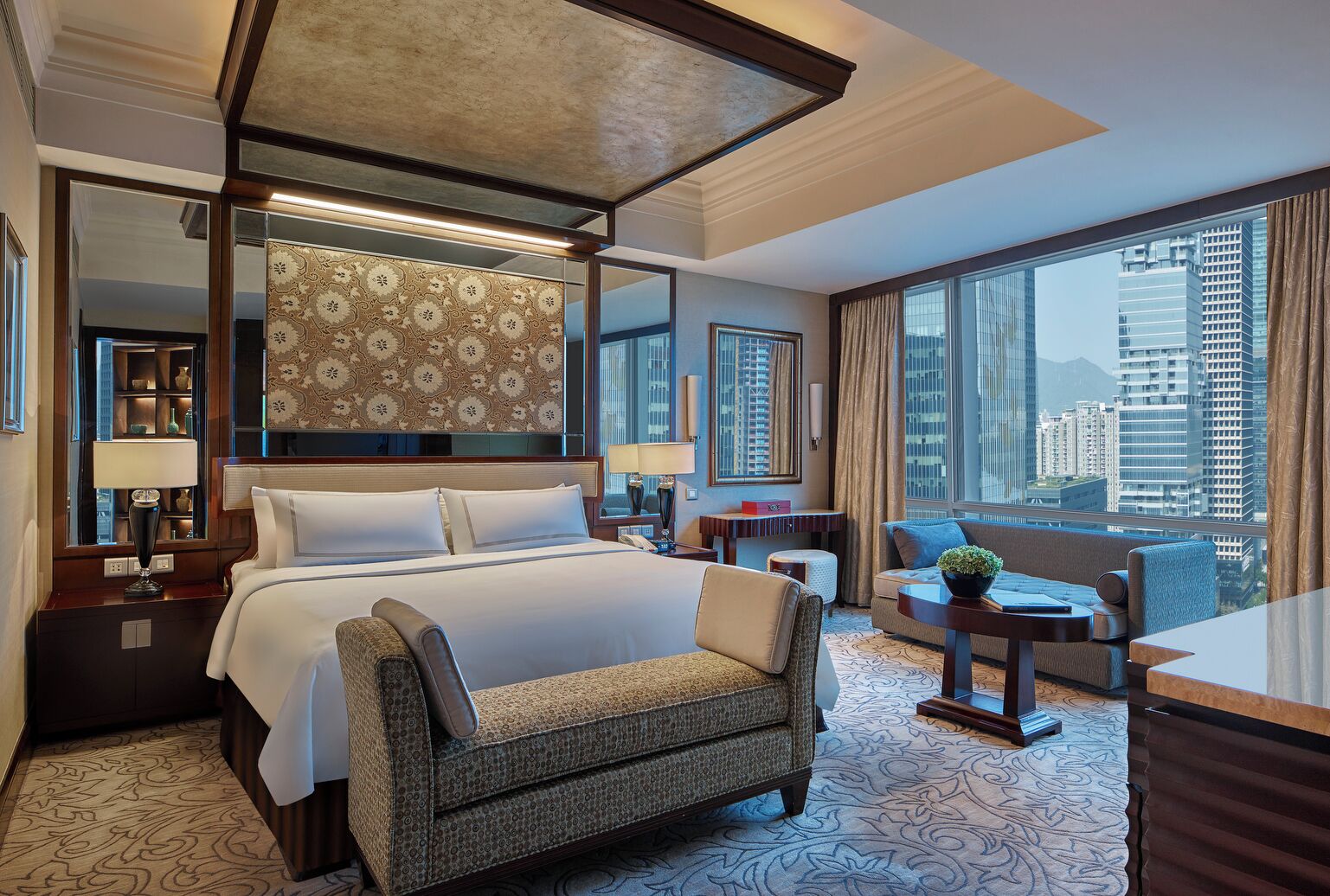deluxe suite | premium bedding, minibar, in-room safe, desk