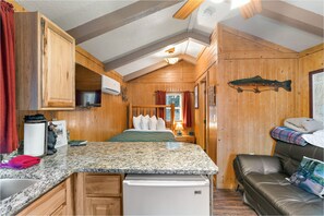 Grey goose bungalow | Living area | 32-inch flat-screen TV with cable channels, TV, fireplace