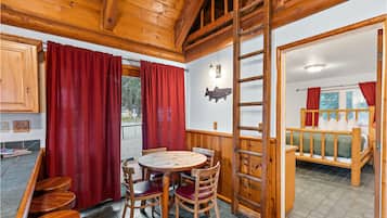 The Brundage | 2-Bedroom + Sleeping Loft | In-room dining
