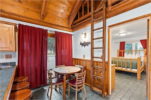 The Brundage | 2-Bedroom + Sleeping Loft | In-room dining - Brundage Bungalows (McCall)