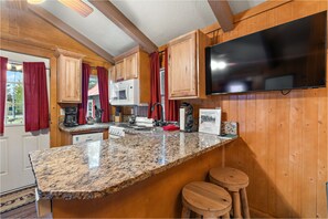 Grey goose bungalow | Private kitchen | Fridge, microwave, stovetop, coffee/tea maker - Brundage Bungalows (McCall)