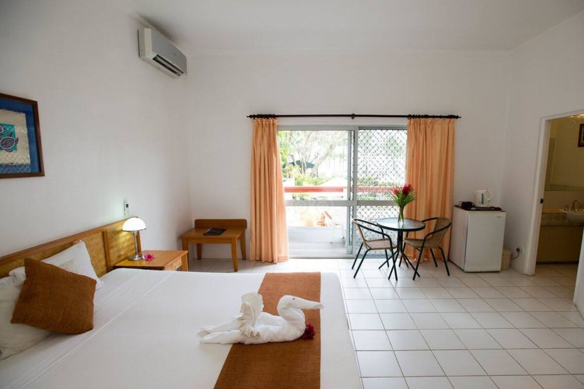 Standard Room | Peralatan tempat tidur premium, peti besi dalam bilik 