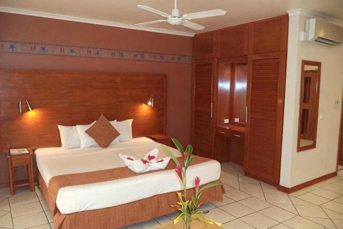 Peralatan tempat tidur premium, peti besi dalam bilik 