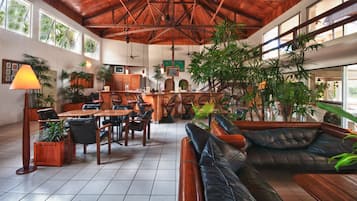 Cocktail bar