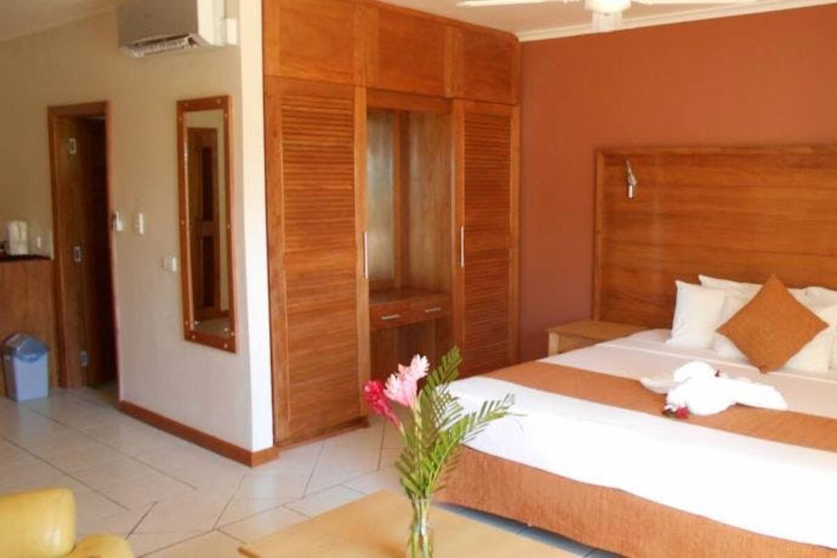 Superior Room | Peralatan tempat tidur premium, peti besi dalam bilik 