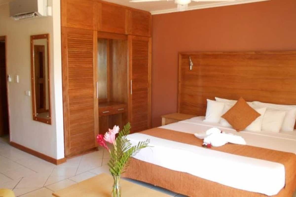 superior premium room | 1 bedroom, premium bedding, in-room safe, iron/ironing board