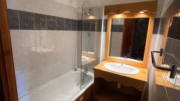 Cabane (2 pièces - 6 personnes) | Salle de bain