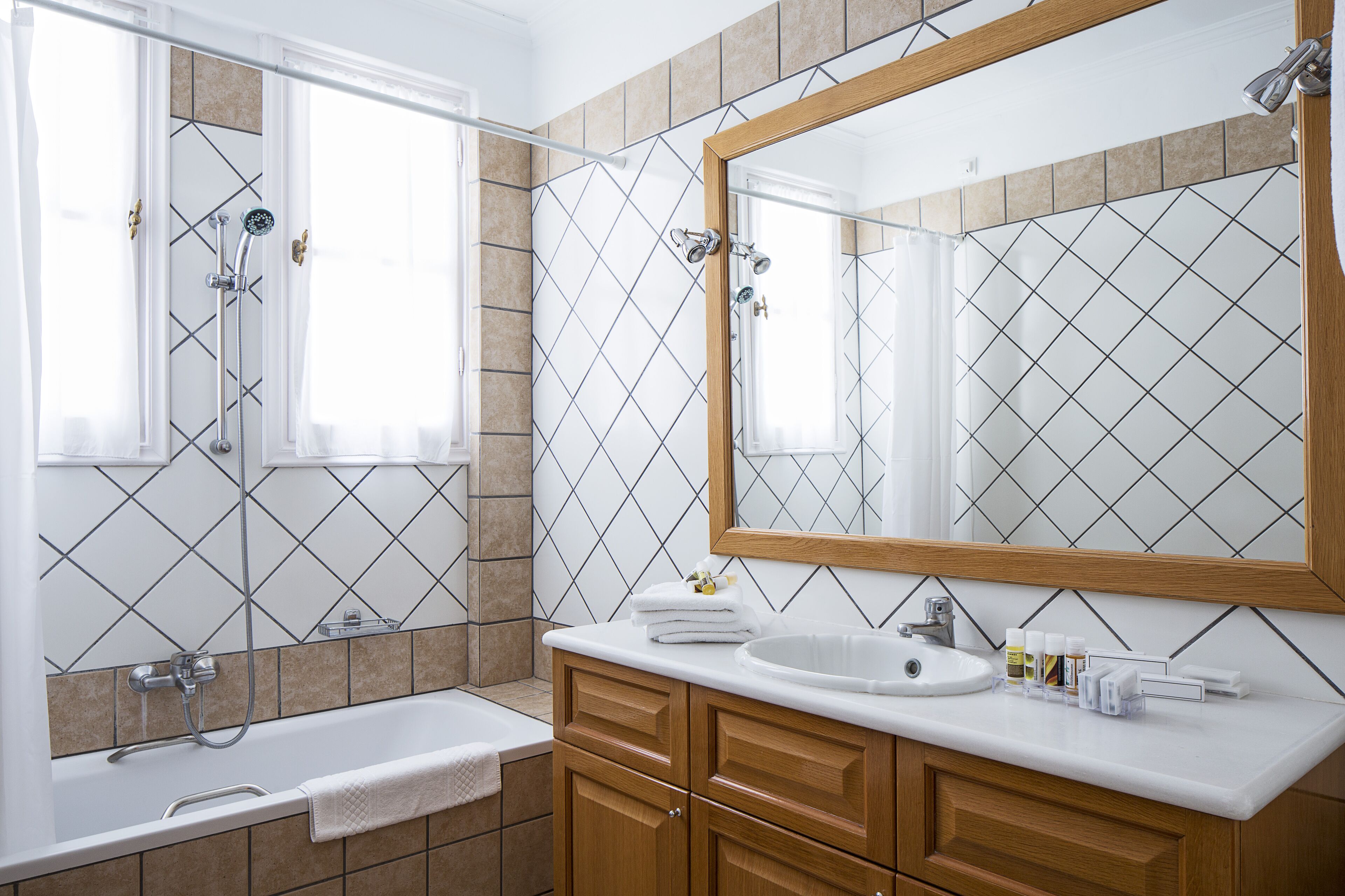 minibar, in-room safe, free wifi, bed sheets