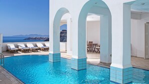 Seasonal outdoor pool - Atlantis (Santorini)