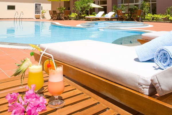 Hồ bơi ngoài trời