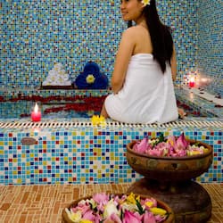 Sauna, bain à remous, soins corporels, soins du visage