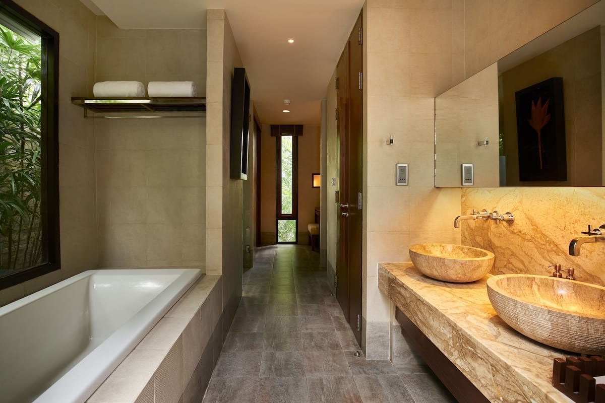 suite, jetted tub, garden area | deep-soaking bathtub