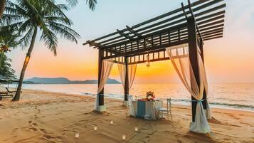 Couples dining