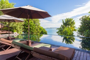 Indoor pool, outdoor pool, pool umbrellas - The Kala Samui (Koh Samui)