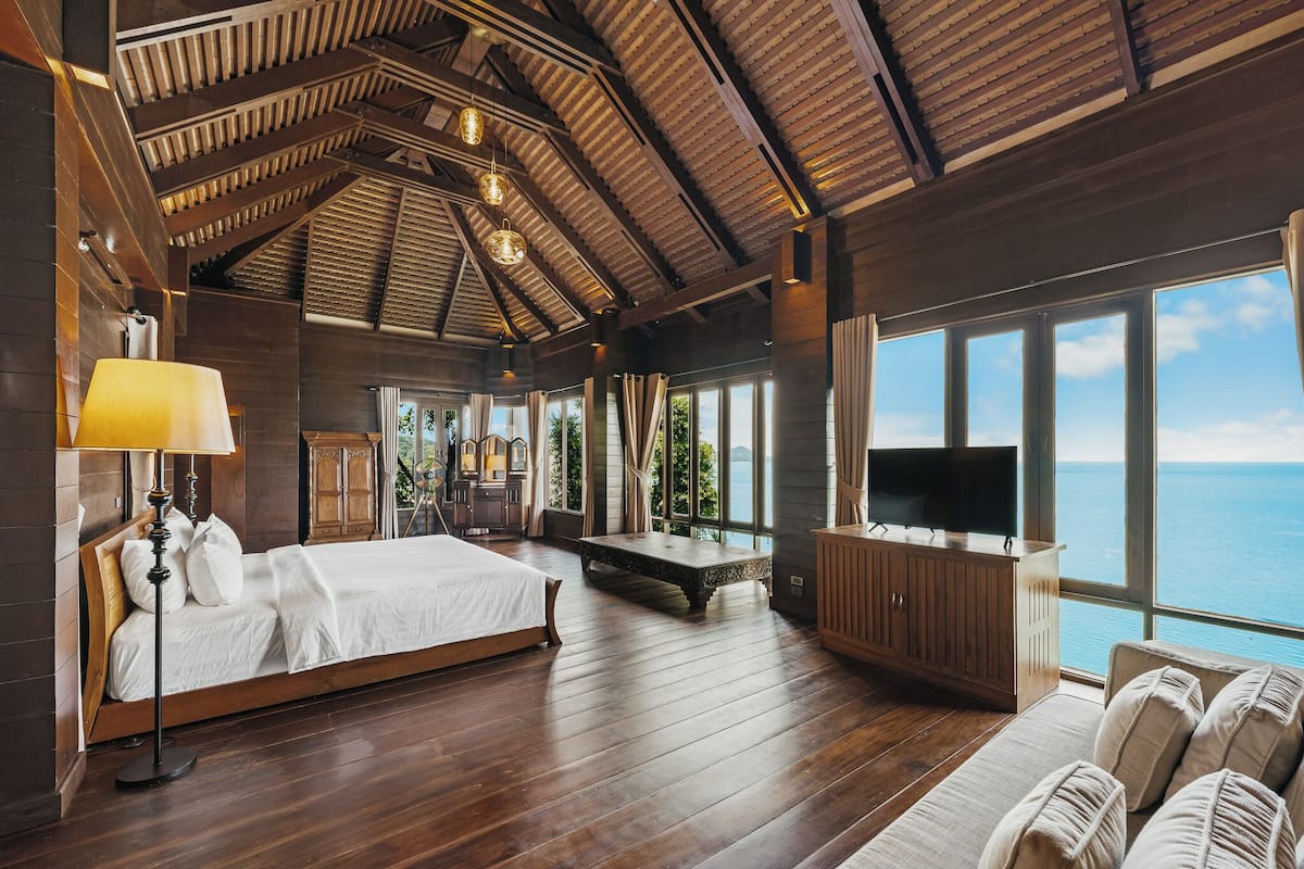 The Kala Villa | Minibar, in-room safe, desk, blackout drapes