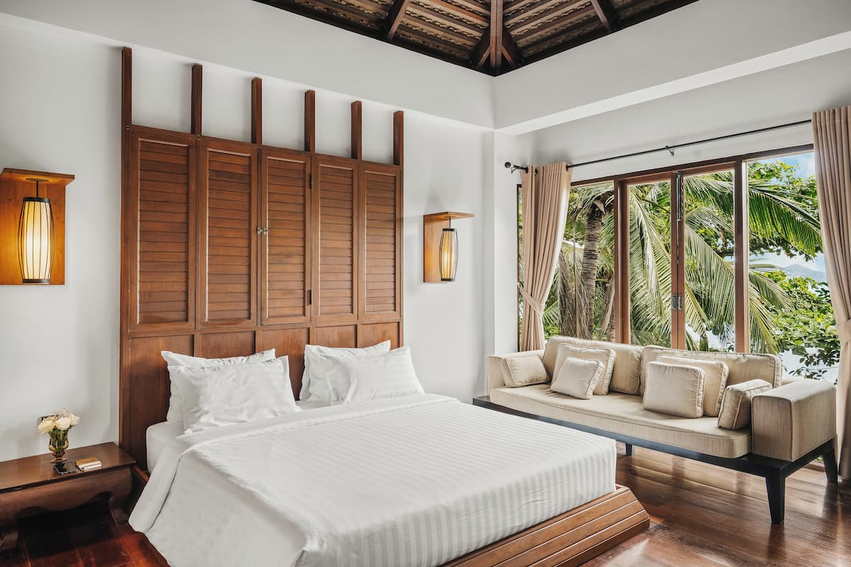 Deluxe Pool Villa | Minibar, in-room safe, desk, blackout drapes