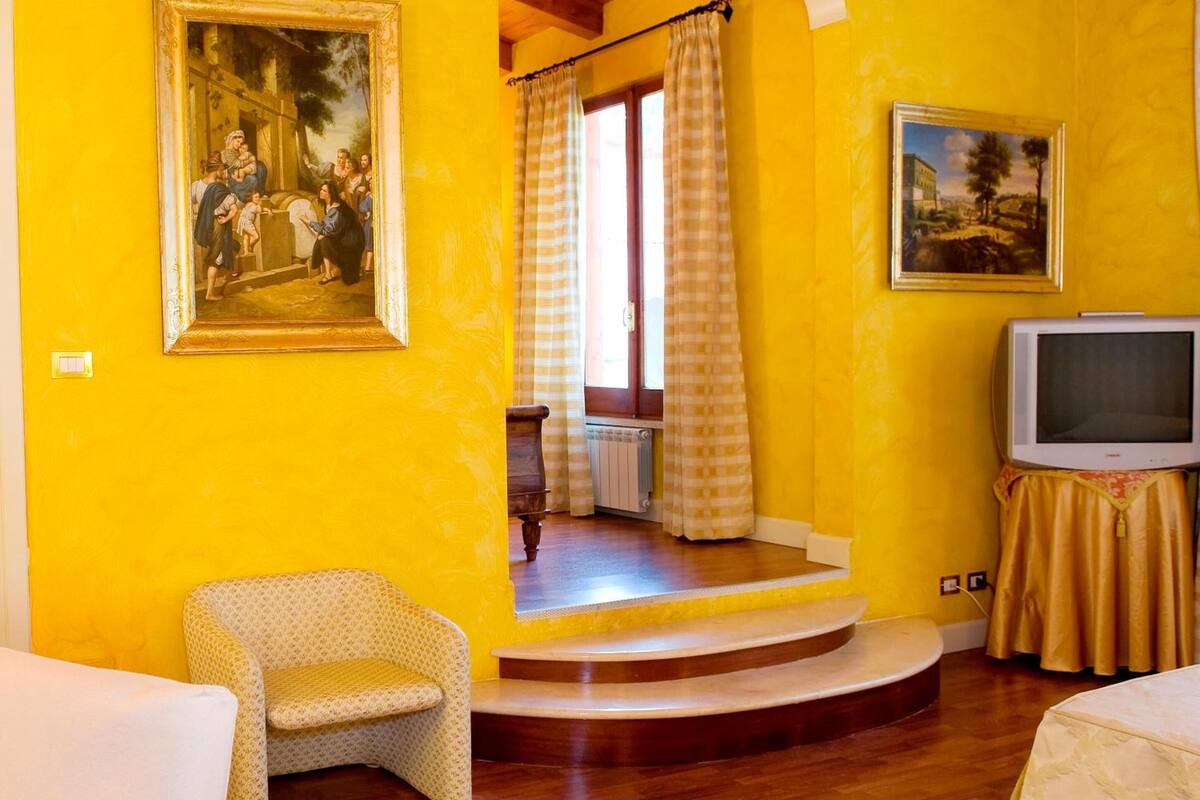 in-room safe, desk, free wifi, bed sheets