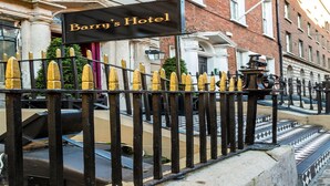 Exterior - Barry’s Hotel Dublin (Dublin)
