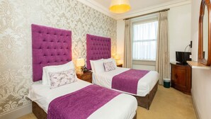 Room - Barry’s Hotel Dublin (Dublin)