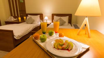 Triple Room | In-room safe, desk, blackout drapes, iron/ironing board