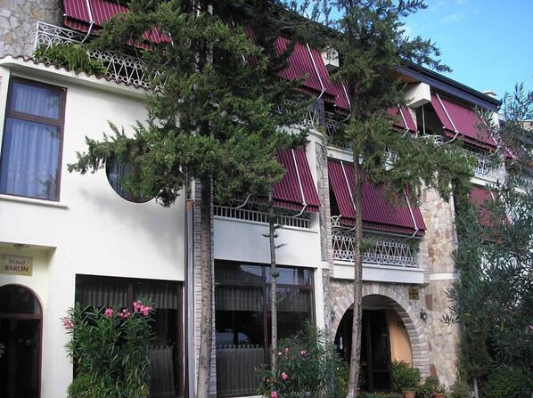 Front of property - Hotel Baron (Tirana)