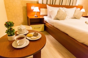 Double Room, Balcony | In-room safe, desk, blackout drapes, iron/ironing board - Hotel Baron (Tirana)