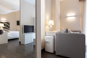 Premium bedding, down duvets, memory-foam beds, minibar - Relais Piazza Del Popolo - Aminta Collection Luxury Rooms (Rome)
