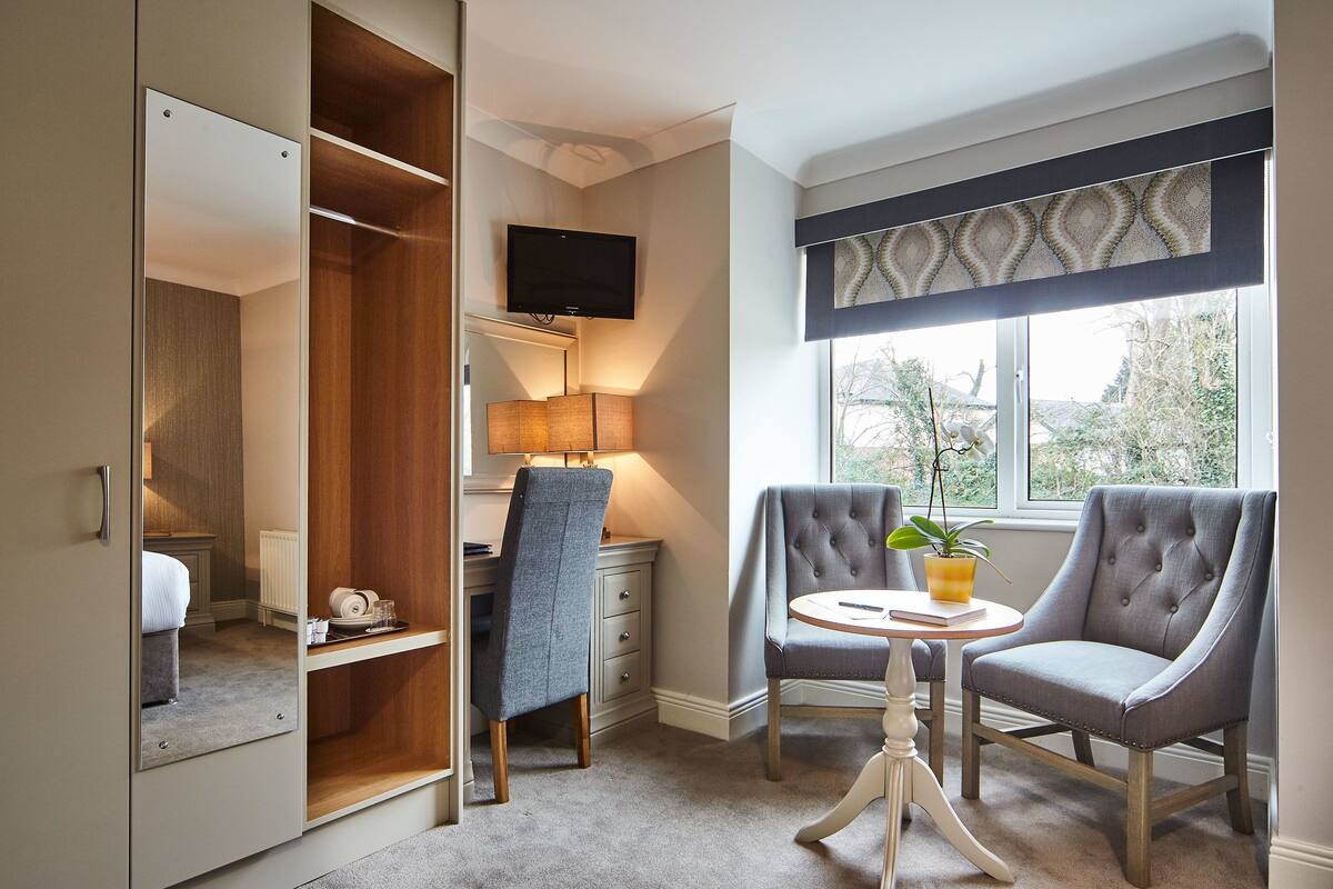 double or twin room | bathroom | combined shower/bathtub, free toiletries, hair dryer, towels