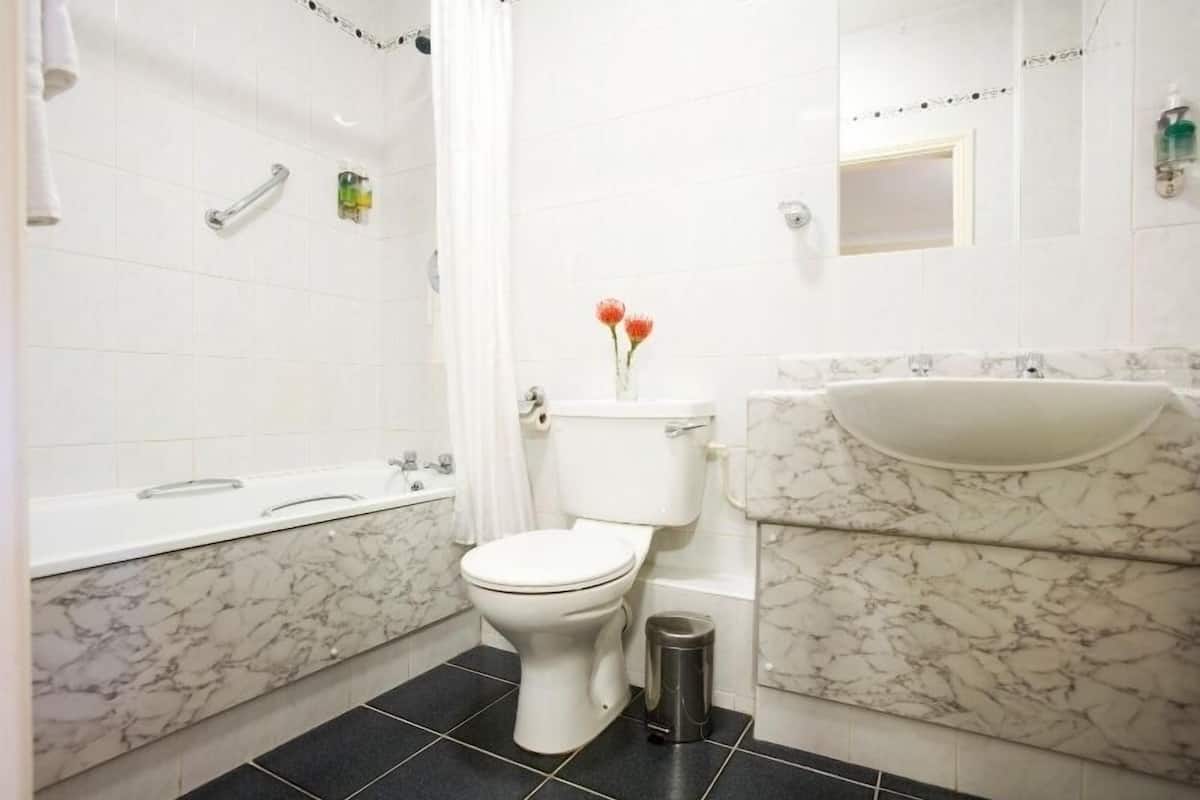 standard double and 2 singles room | bathroom | combined shower/bathtub, free toiletries, hair dryer, towels