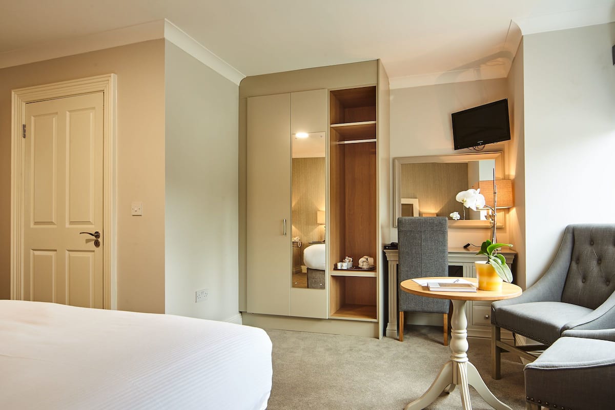 Premium bedding, desk, iron/ironing board (on request), WiFi (free)