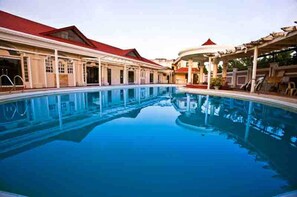 Pool - Hotel Venezia (Legazpi)