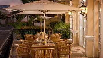 Breakfast, lunch, dinner served; Italian cuisine