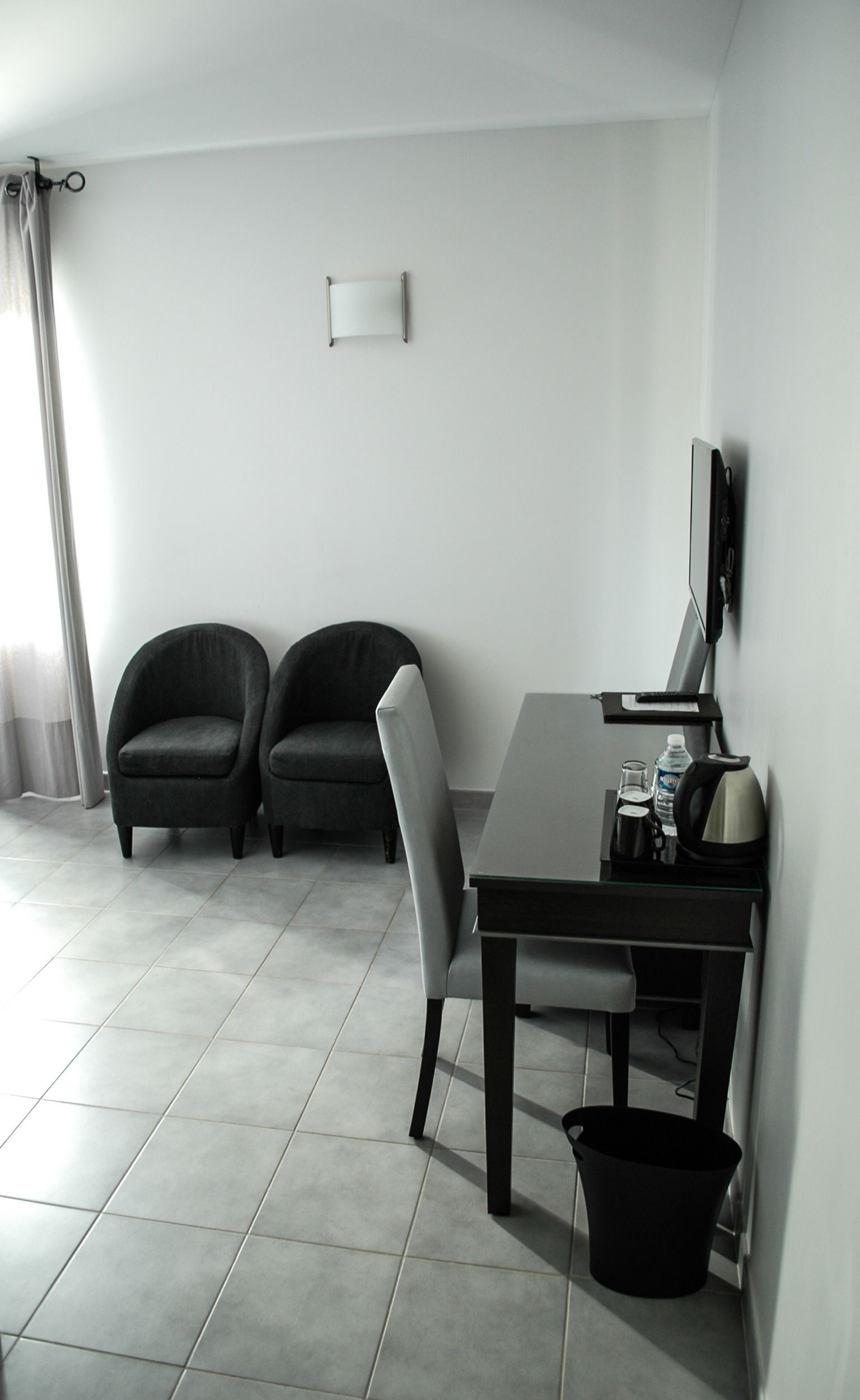 twin room | living area | tv