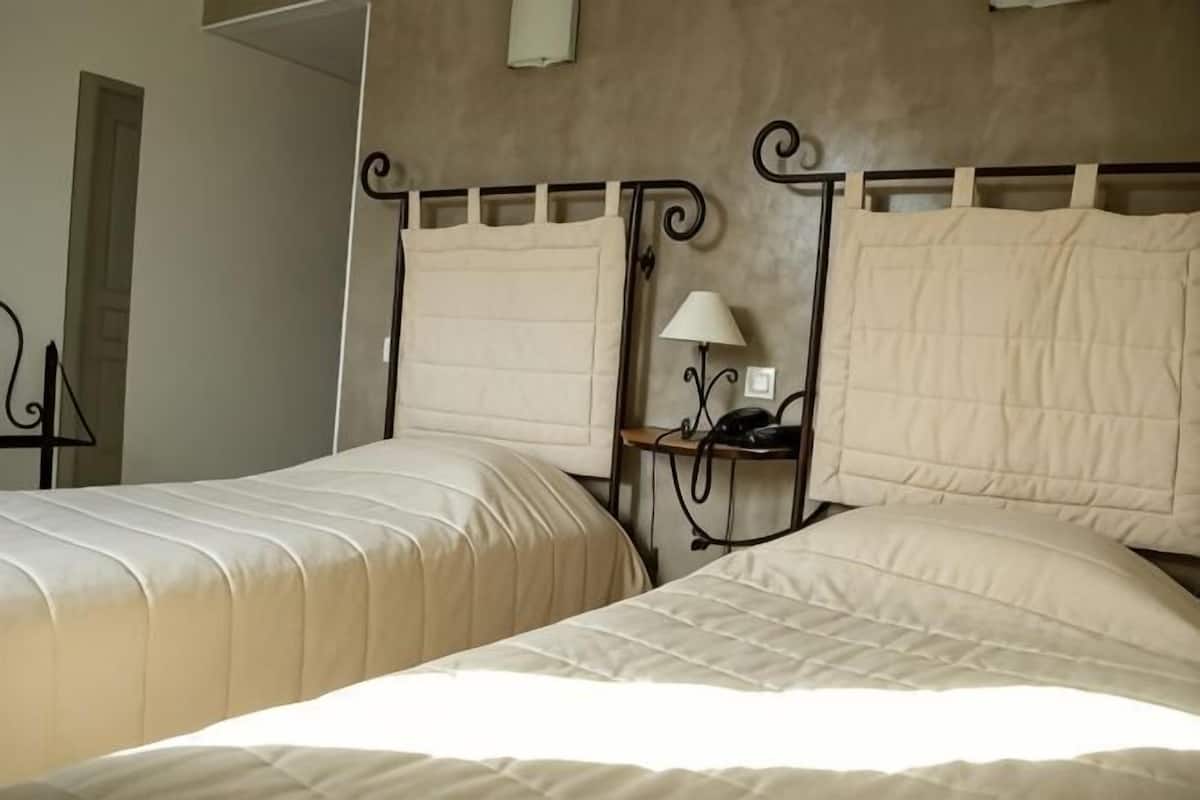 Literie de qualité supérieure, minibar, coffres-forts dans les chambres