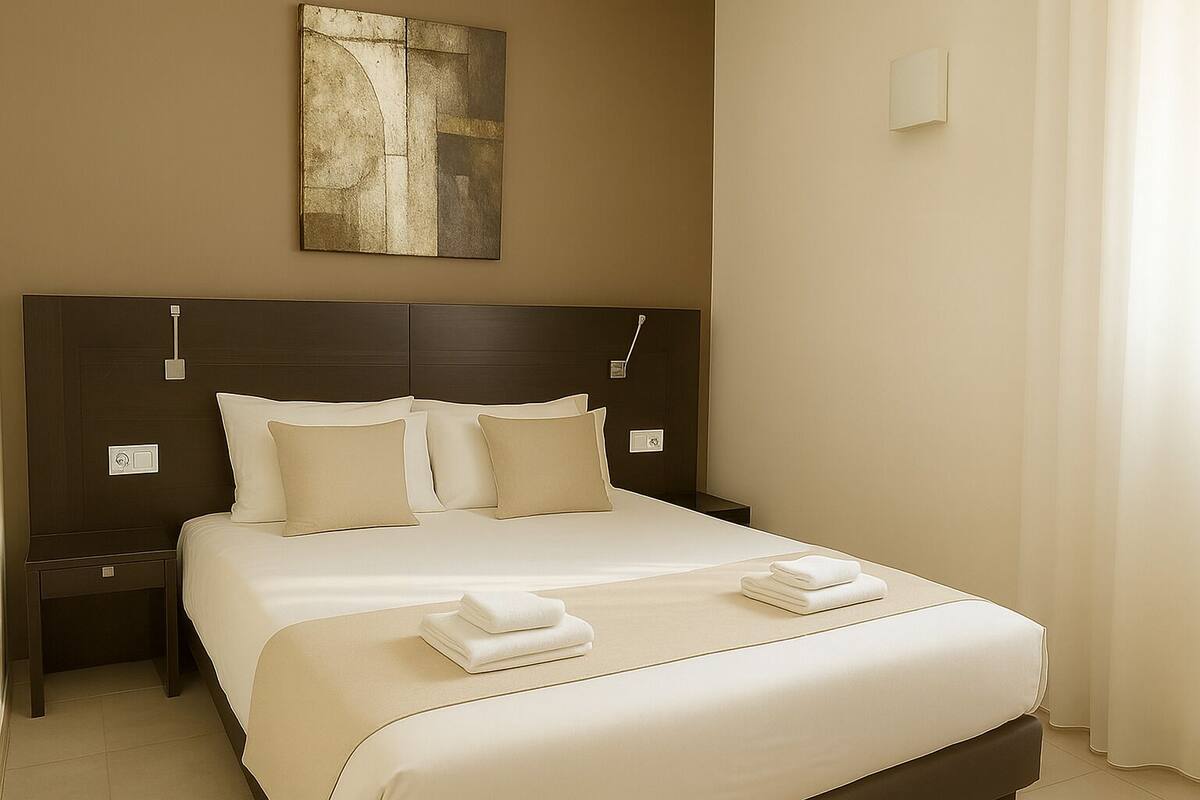 Familierom | Sengetøy av topp kvalitet, minibar, safe på rommet og skrivebord