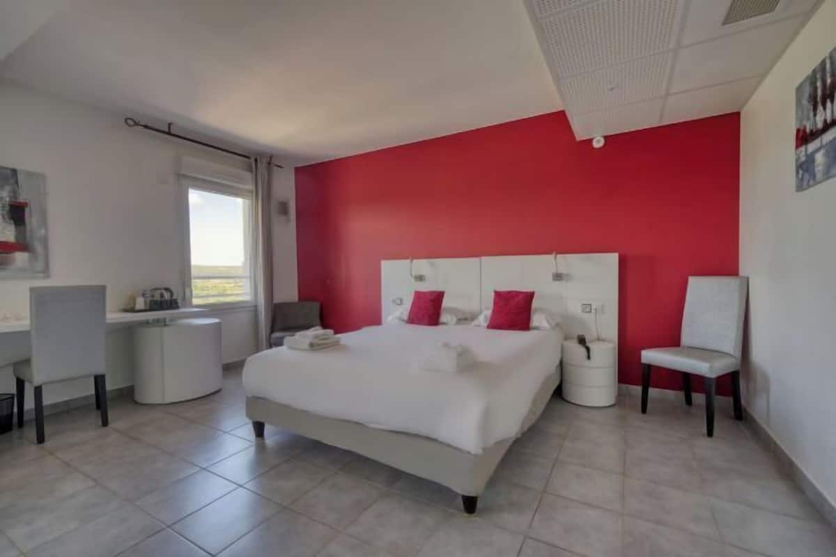 Ropa de cama de alta calidad y minibar