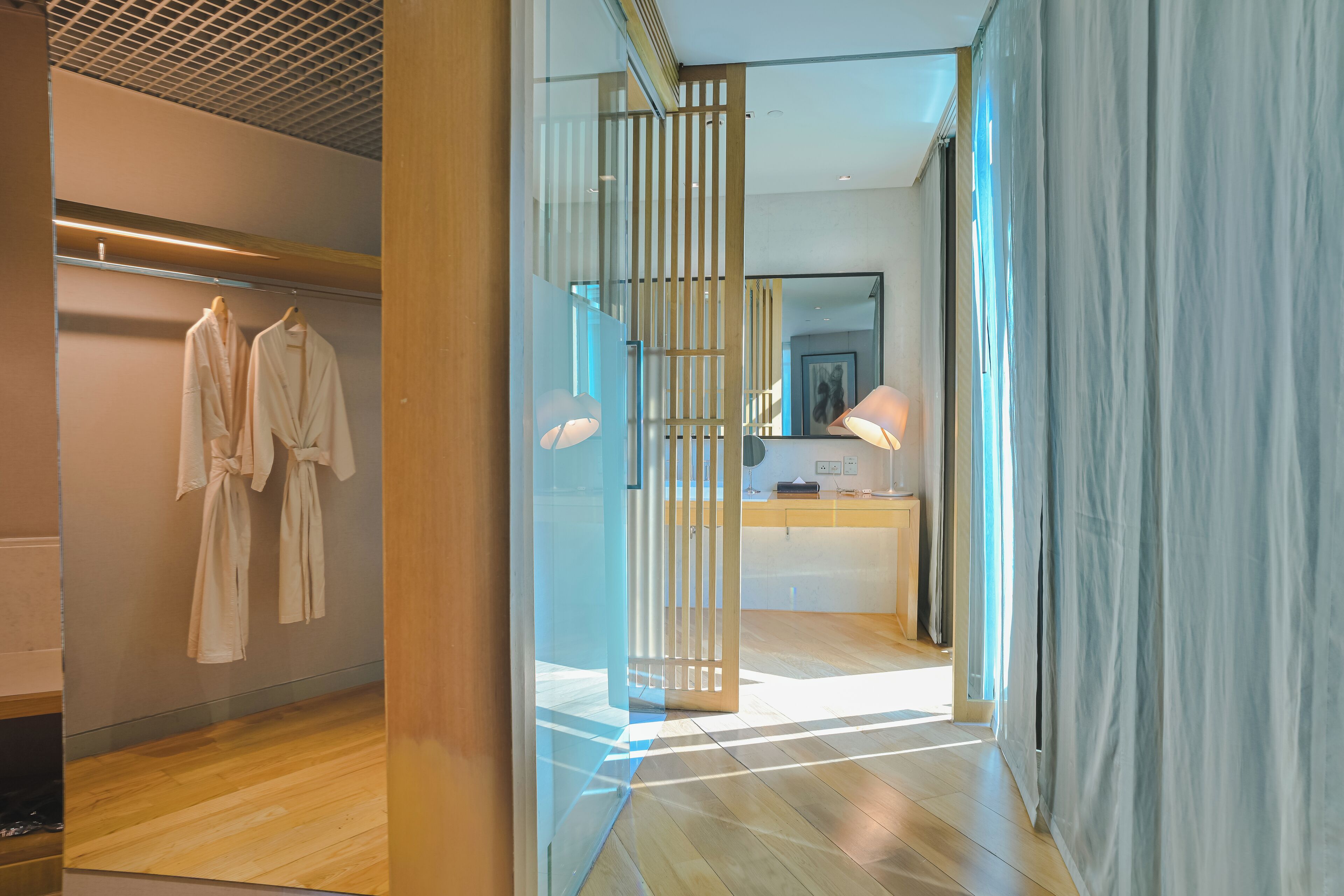 grand deluxe suite | bathroom | separate bathtub and shower, deep-soaking bathtub, rainfall showerhead