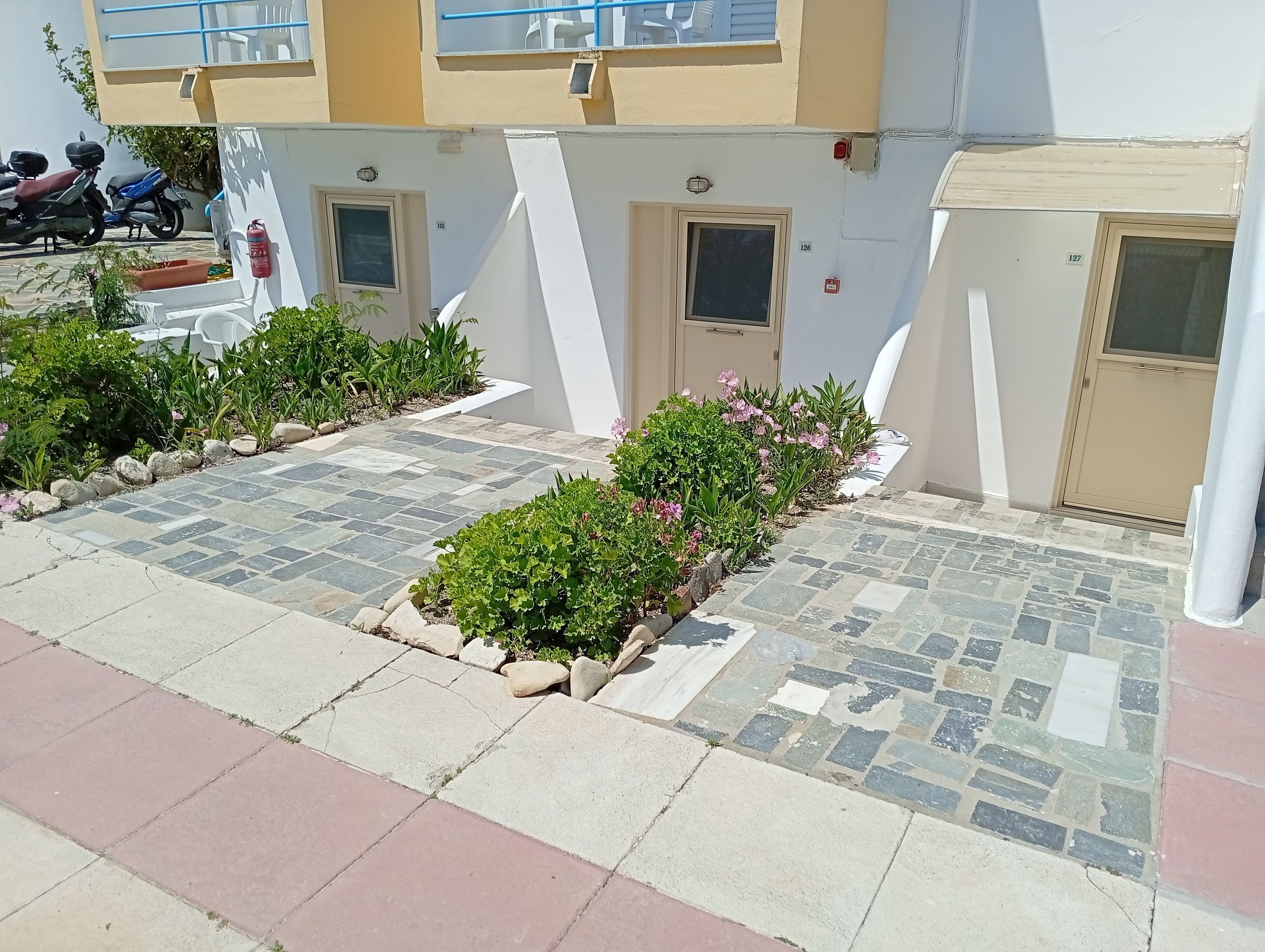 Foto - Leonidas Hotel & Studios